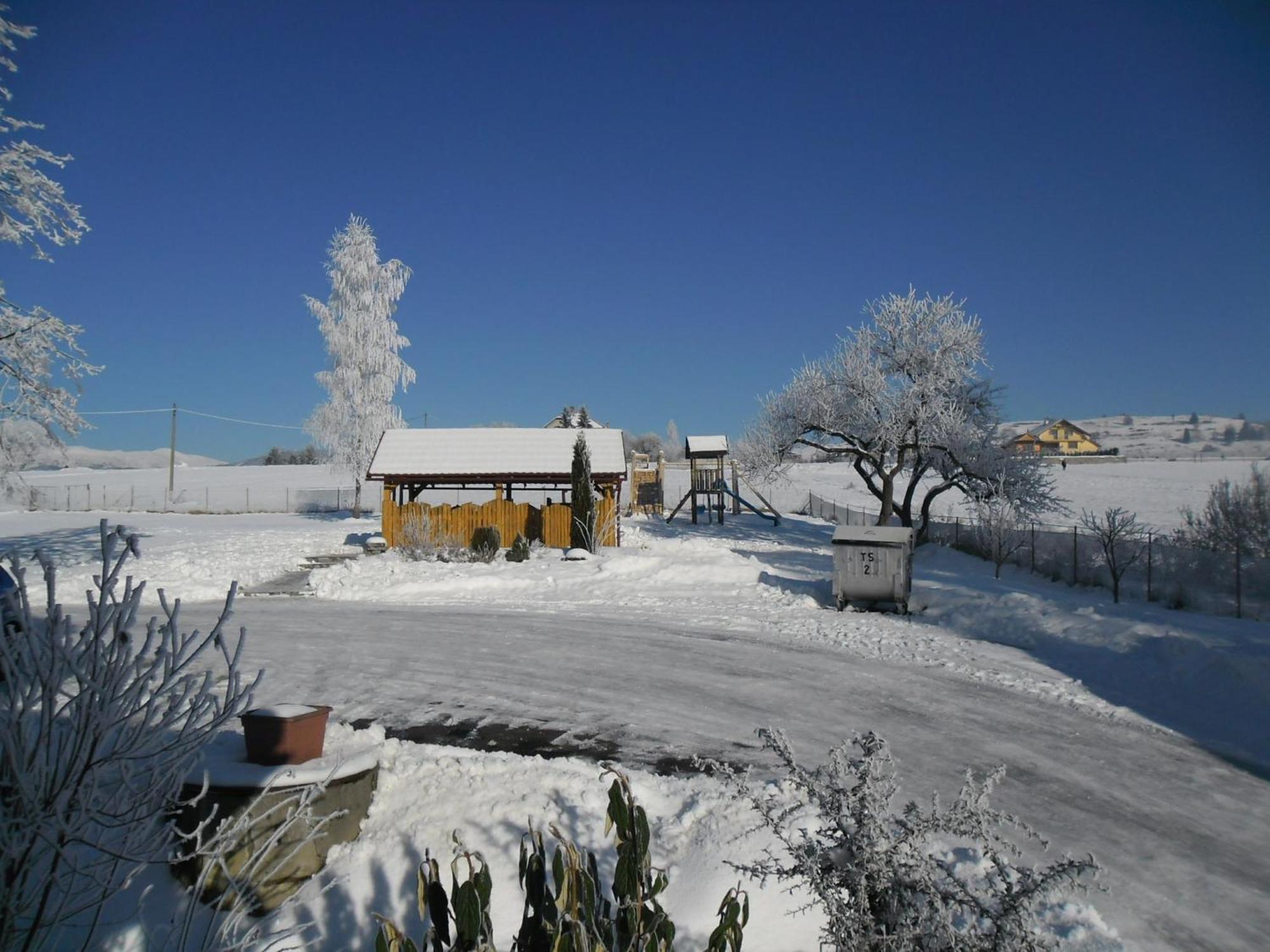 RED DEER Hotel Brezno Exterior foto