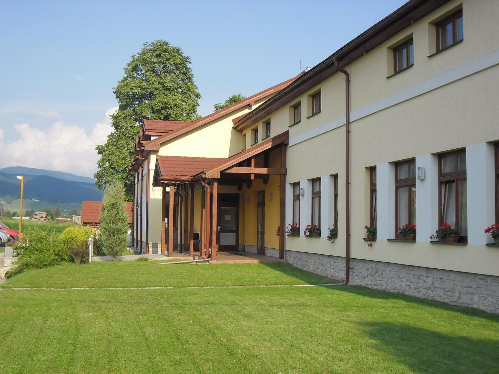 RED DEER Hotel Brezno Exterior foto
