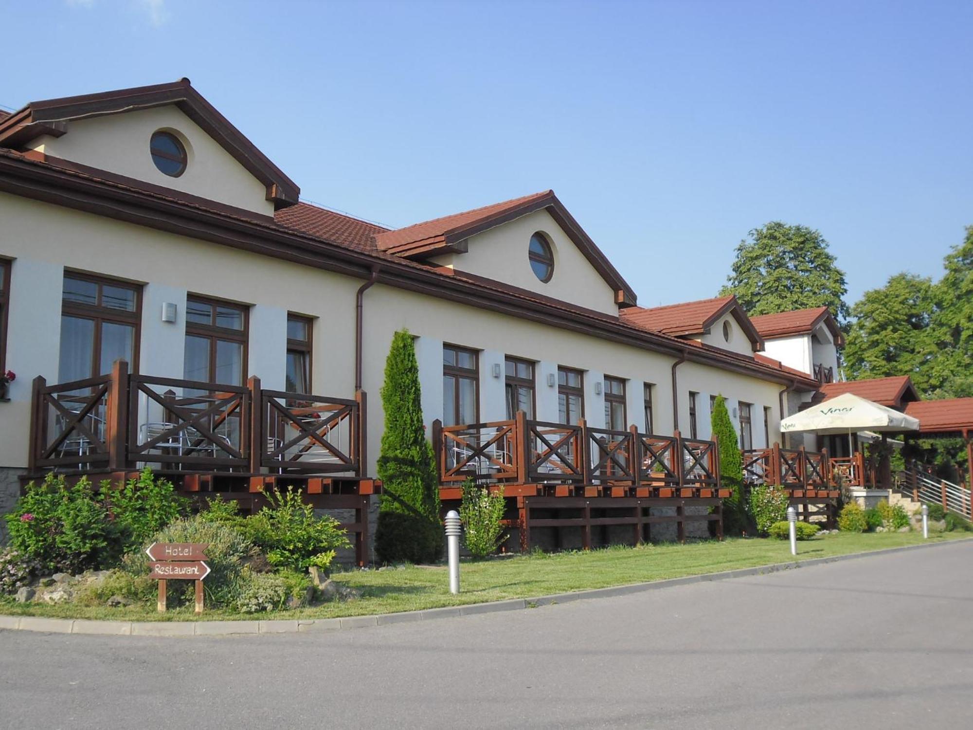 RED DEER Hotel Brezno Exterior foto