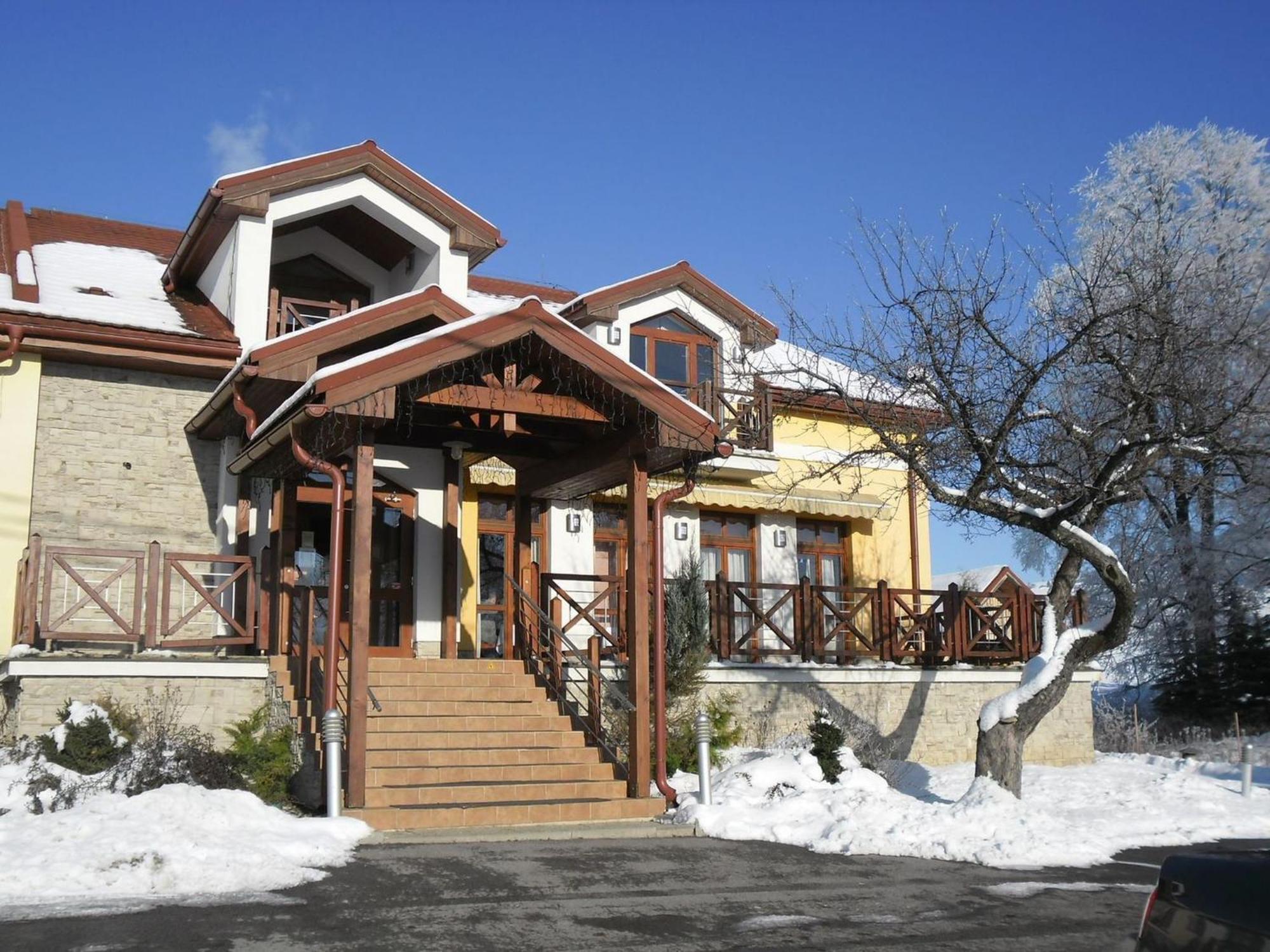 RED DEER Hotel Brezno Exterior foto