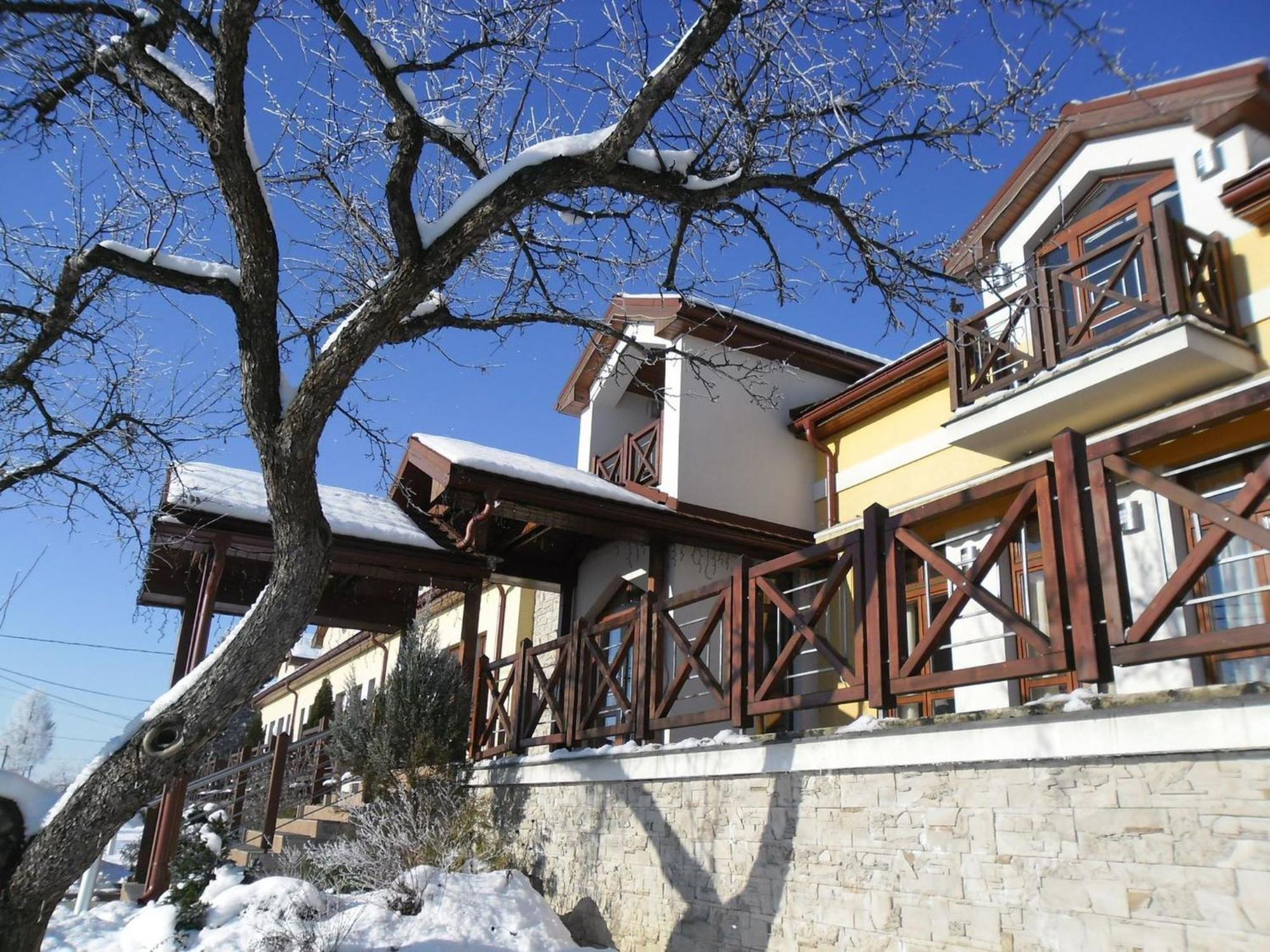 RED DEER Hotel Brezno Exterior foto