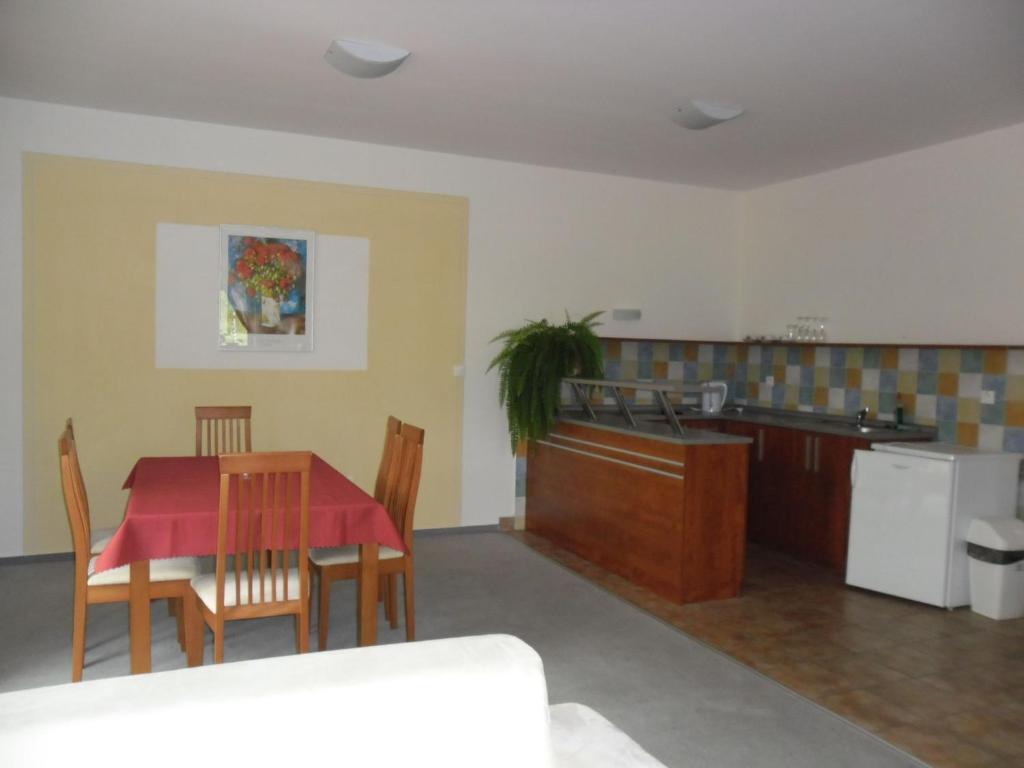 RED DEER Hotel Brezno Zimmer foto